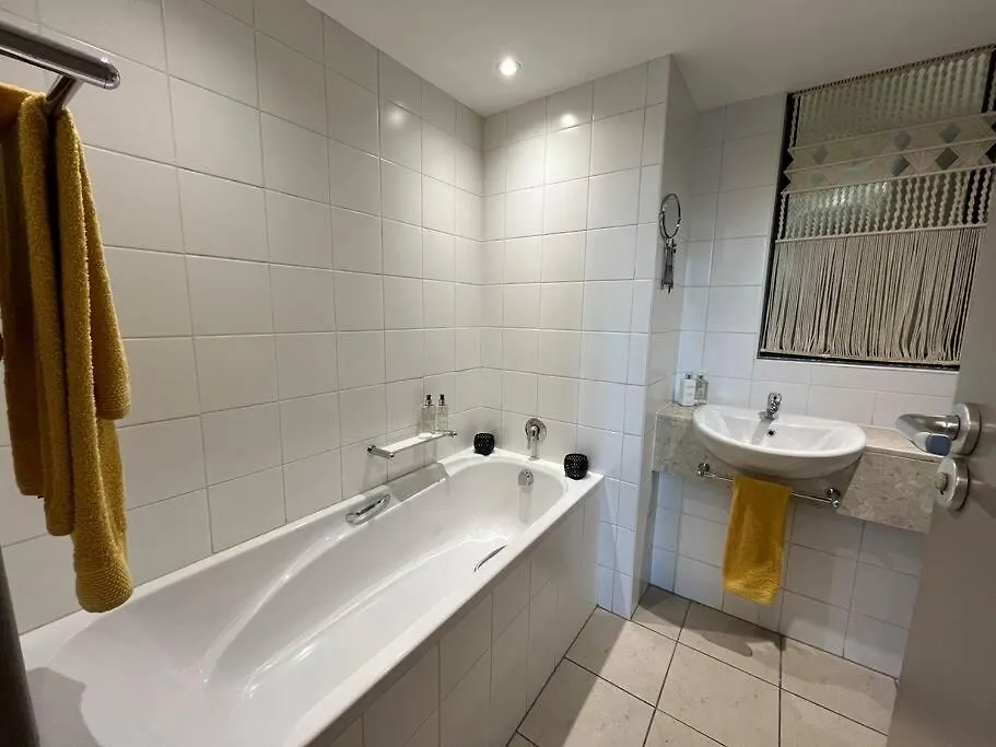 Apartment Beautiful City Haven 2Gyms With Pool & Parking Cape Town